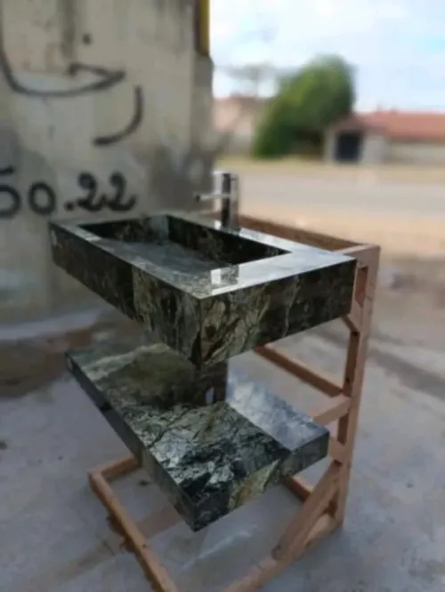 حرفي في الرخام
