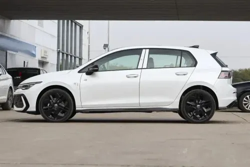 Volkswagen Golf 8 2025 R-Line