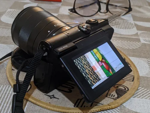 Canon EOS-M100