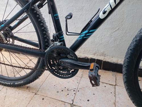 vélo VTT avec casque