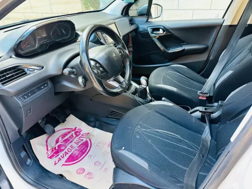 Peugeot 208 2015 Allure