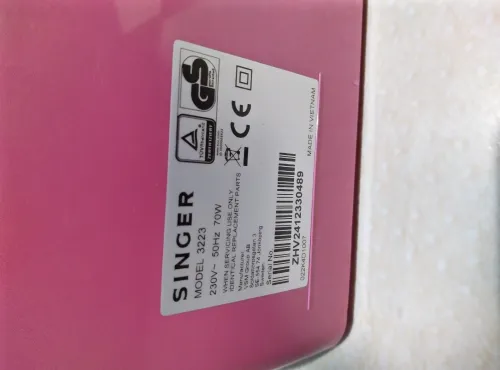 SINGER Simple TM modèle 3223 230V~50Hz 70W