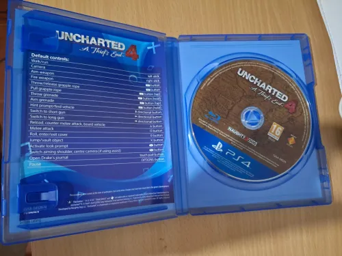 VENTE PS4 + JEU SPIDERMAN TRES BONNE OCCASION !