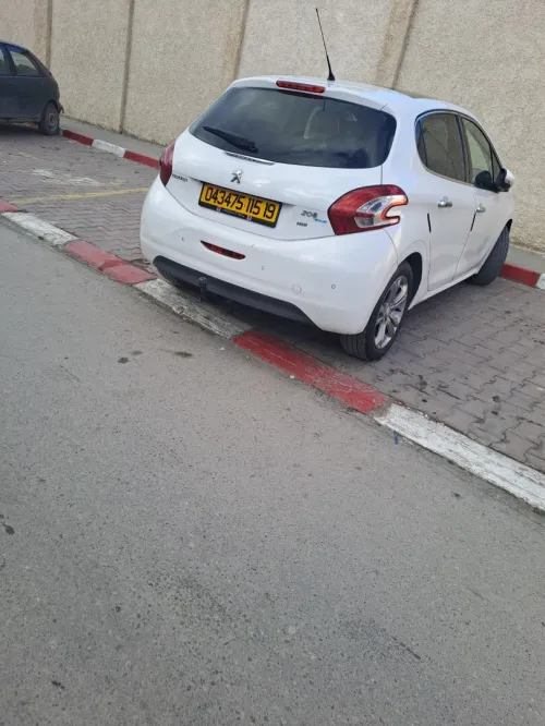 Peugeot 208 2015 Allure