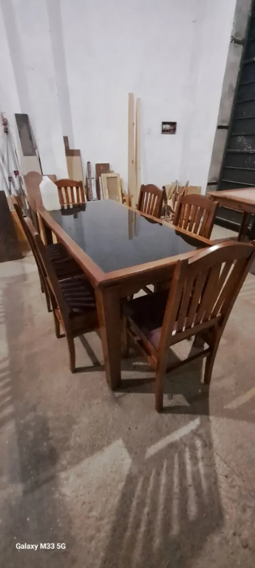 Table 6 chaises  طاولة