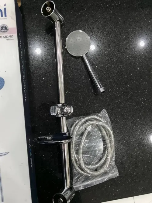  Lot de 3 colonnes de douche ALONI  Neuf (boîtes abîmées)