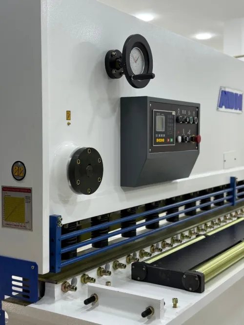 cisaille guillotine 6mm*3200mm / 6mm*2500mm