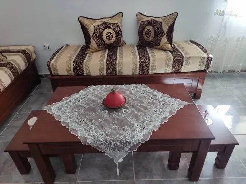 Lit et table basse