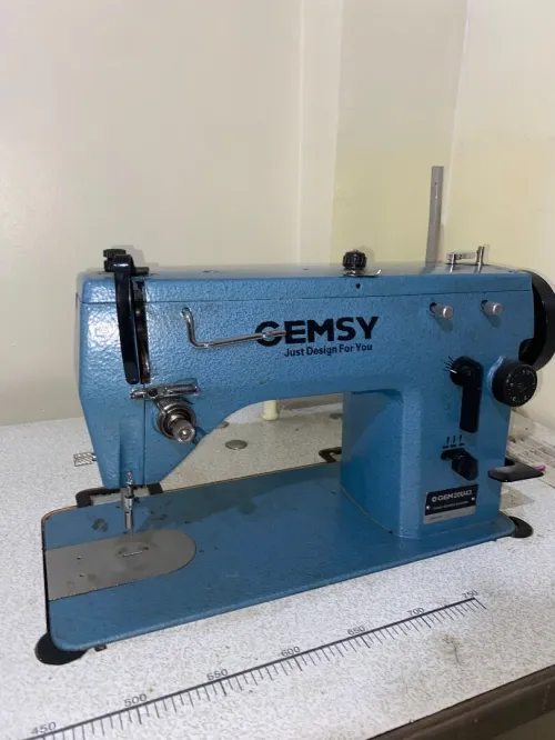 Machine a coudre et broderie