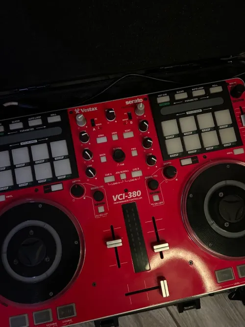 Vestax VCI_380 DJ Controller en bon état