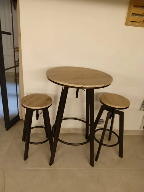 table avec deux chaise