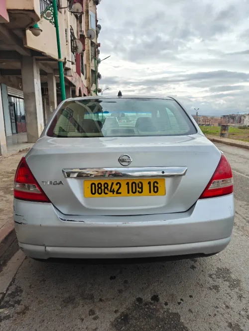 Nissan Tiida 5 portes 2009 