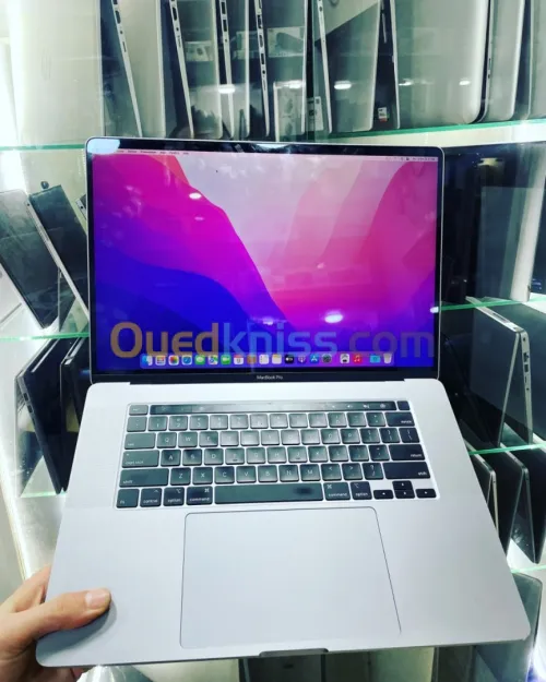 Macbook Pro 16 2019 i7 2.6Ghz 16Go 512 Radeon 5300m cycles 262