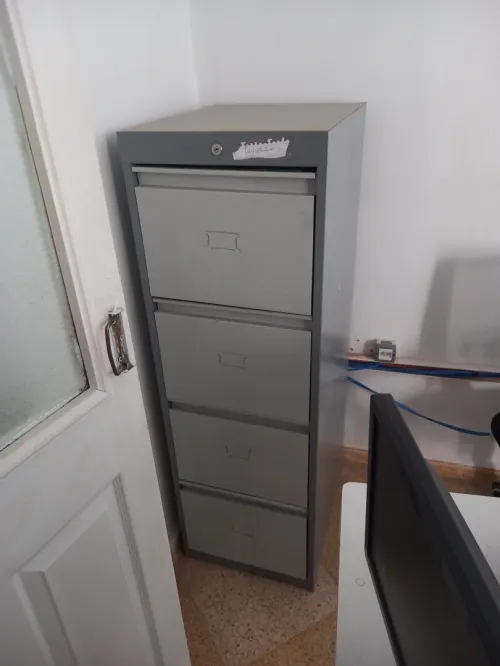 Lot mobilier de bureaux et informatique