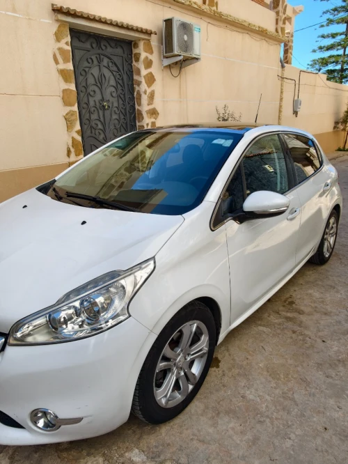 Peugeot 208 2014 Allure