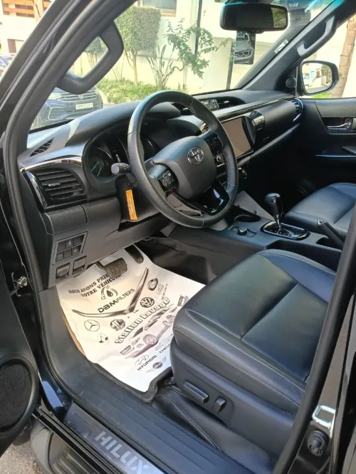 Toyota Invincible 2025 Hilux