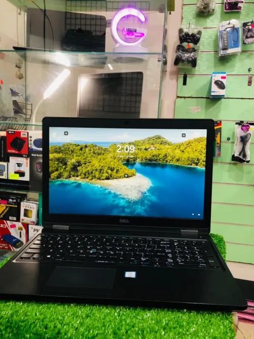 DELL 5580 i5 7ème 8GB RAM 256GB SSD 15.6" 49600DA