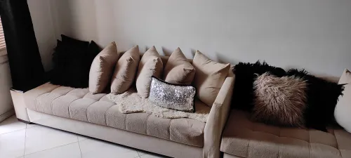 Fauteuil avec deux poufs 