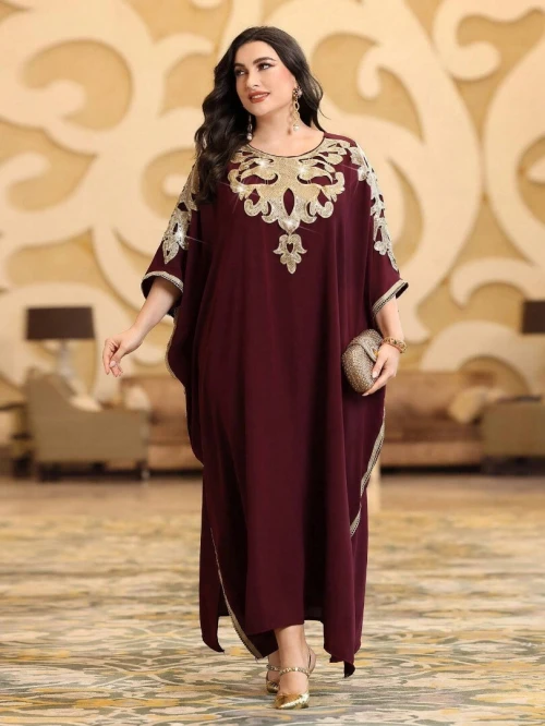 Robe Caftan bordeaux grande taille à manches chauve-souris avec bloc de couleur et patch brodé