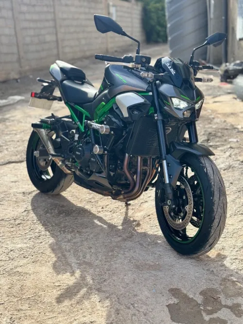 Kawazaki Z900 2025