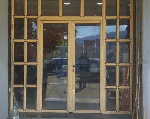  2 Vitrine 