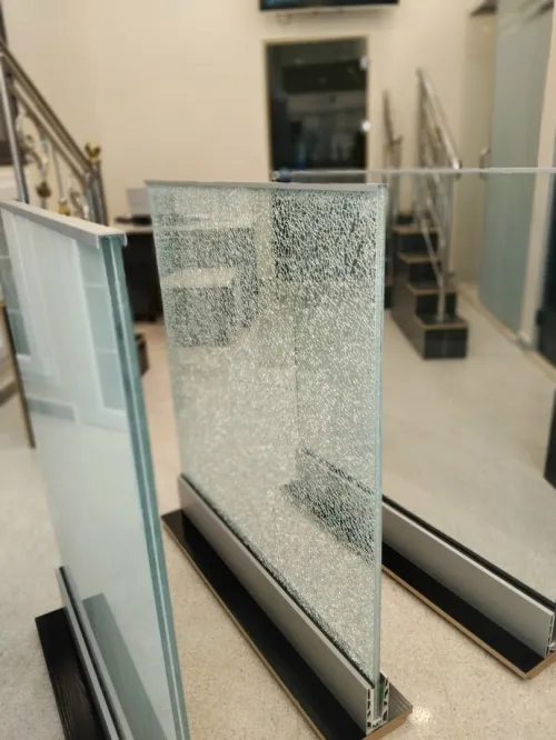 garde-corps pour balcon et rampes d'escalier en VERRE.