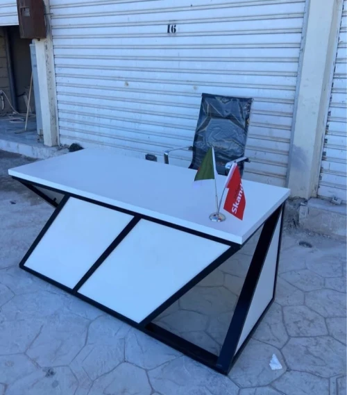 مكتب3D  فخم جديد فيه (160Cm)  بروميار شوا