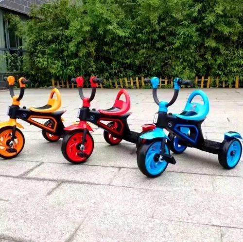 Tricycle à pédale pour enfants avec musique Led
