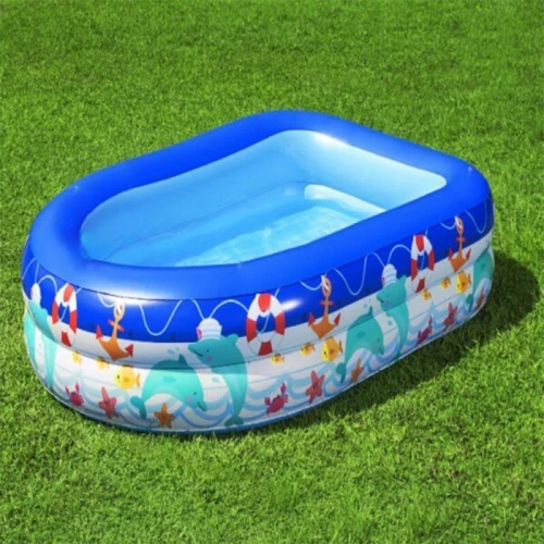 Piscine familiale à l'ombre du soleil Bestway