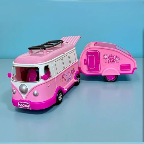 Poupée avec son accessoire de Camping et Voyage