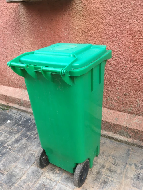 Grande poubelle d'extérieur