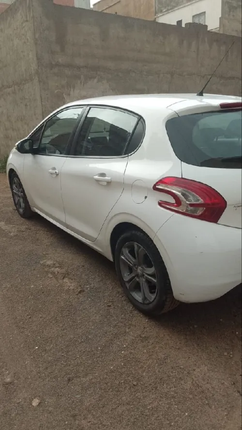 Peugeot 208 2015 Allure
