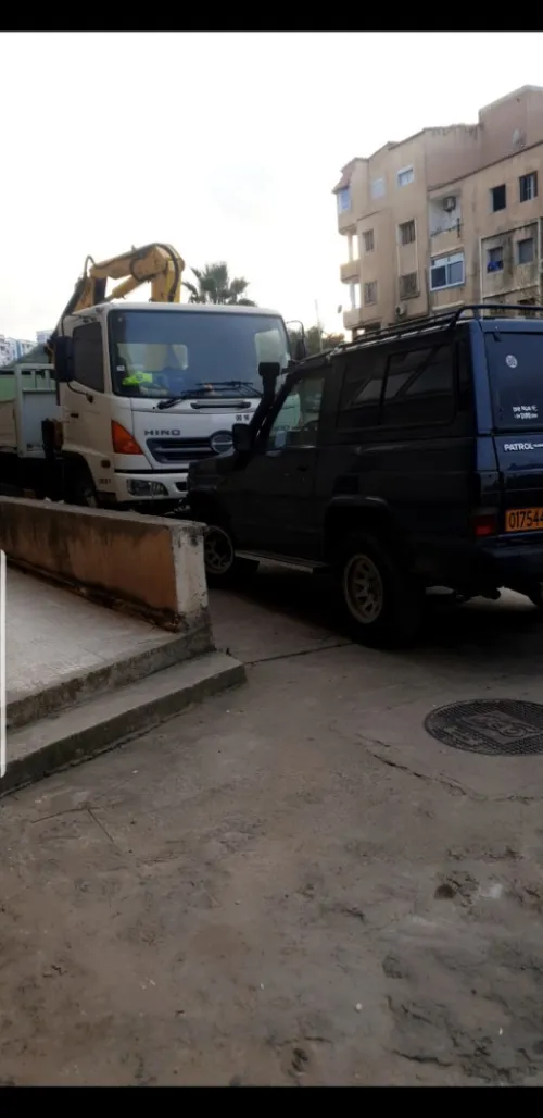 location camion grue nacell hino 1521 