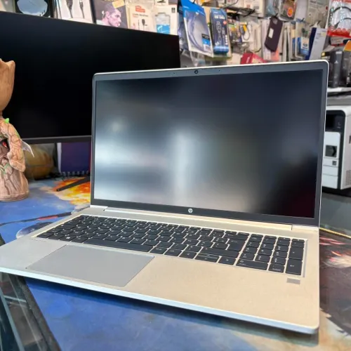  Laptop HP Probook 455 G8 Ryzen 5 série 5000 presque neuf 