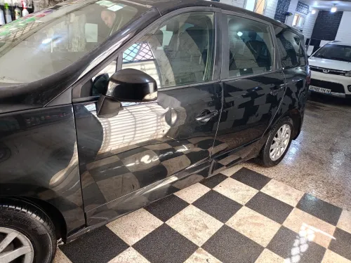 Renault Scenic 2011 scinic 3