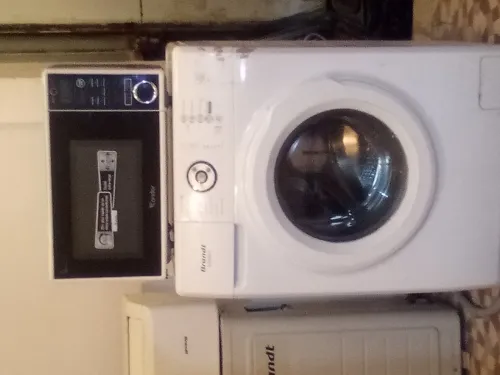 Machine a laver+ micro-ondes + climatiseur +Machina taa khiyata