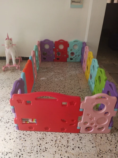 Tente et cheval et parc et plusieurs jours divers
