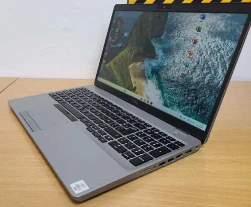 Dell Precision 3550 15.6" FHD I5 10eme 16 GB Ram DDR4 512 GB SSD Nvme Nvidia Quadro P520 2GB GDDR5
