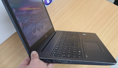 Hp ZBook 14 G3 15.6 Pouces Full HD GPU Nvidea M2200M 2GB VRam i7 6eme HQ 16 GB DDR4 512 GB SSD