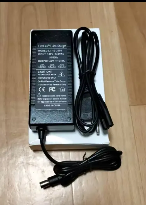 Chargeur trotinet electrique 42 v 2 AM