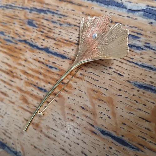 Broche or massif avec diamants une seule pièces au monde je dis bien unique au monde