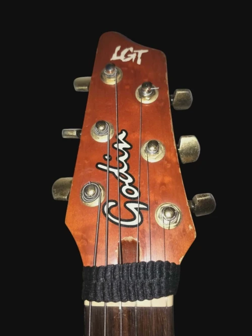 03 guitares électriques.