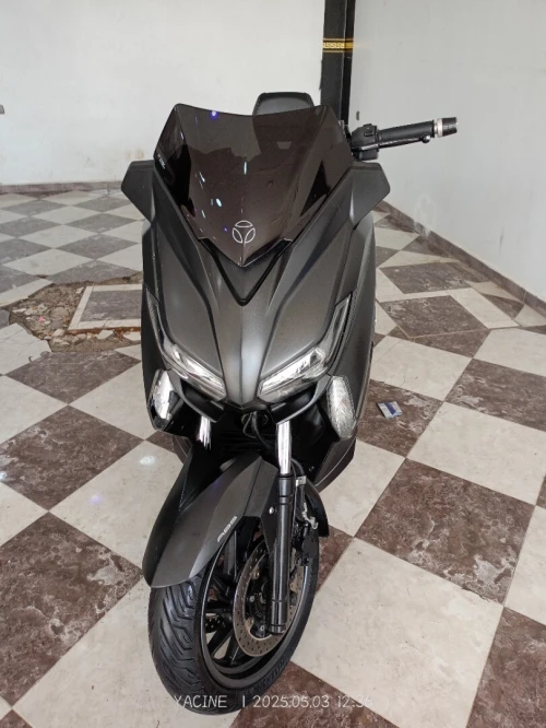 X MAX Yamaha 2015