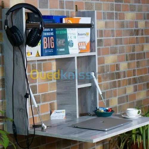 Bureau attaché au mur 