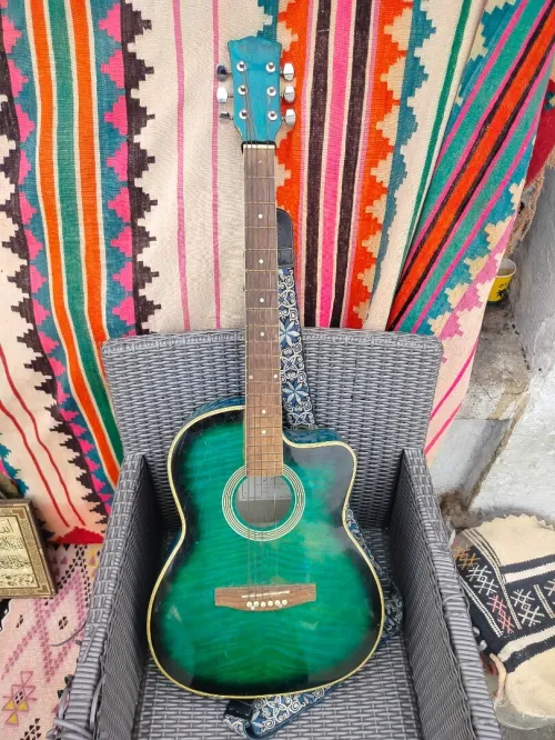 Guitare électro-acoustique made in spain