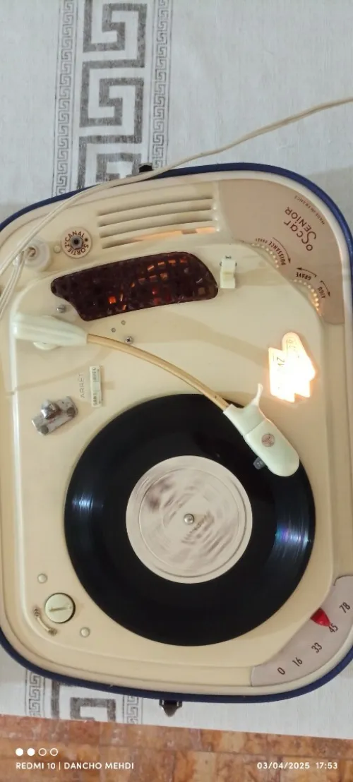 Tourne disque valise vintage 
