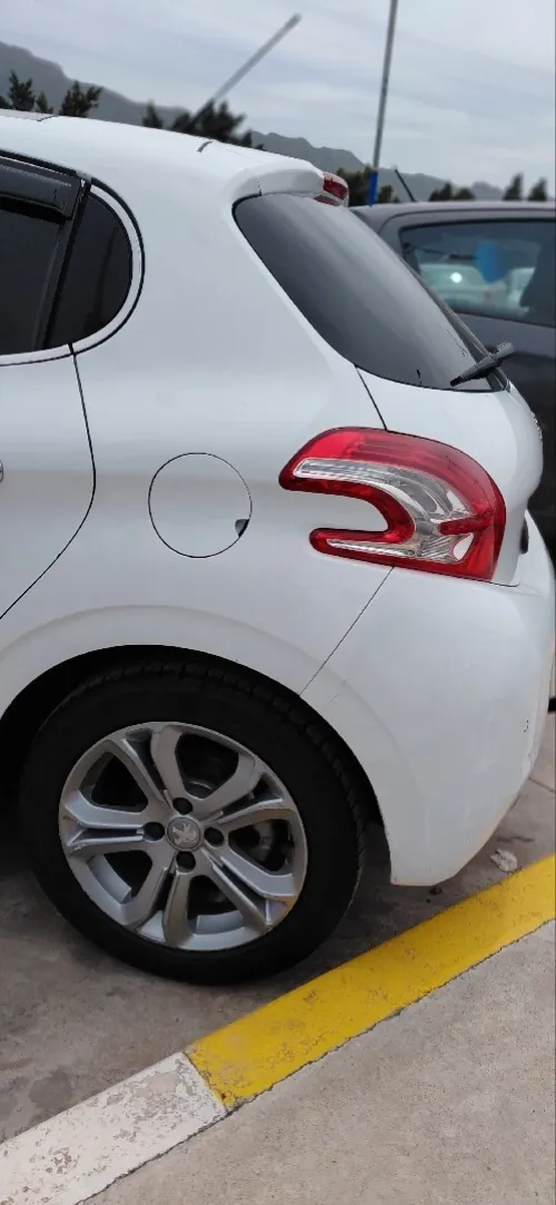 Peugeot 208 2015 Allure