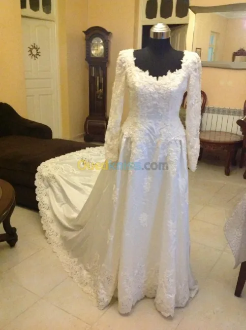 robes blanches et de soirées neufs 