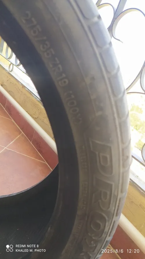 Pneu arrière pour BMW F10, (Série 5) de Marque TOYO, Excellent Etat, Utilisé 2 mois.