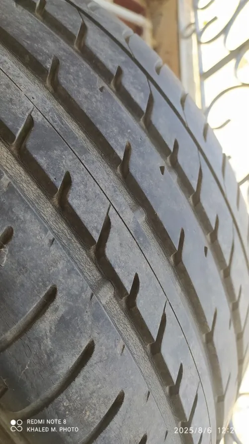 Pneu arrière pour BMW F10, (Série 5) de Marque TOYO, Excellent Etat, Utilisé 2 mois.